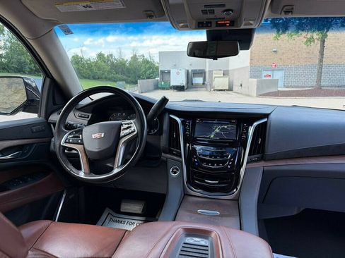 Used 2019 Cadillac Escalade ESV Premium Luxury AWD/4WD image 28