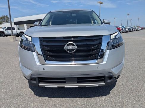 Used 2025 Nissan Pathfinder SL FWD image 9