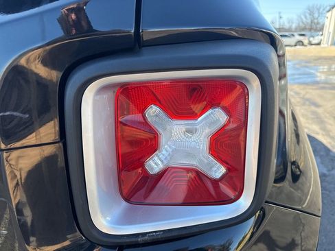 Used 2015 Jeep Renegade Limited image 48