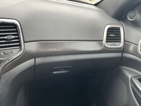 Used 2017 Jeep Grand Cherokee Altitude image 16