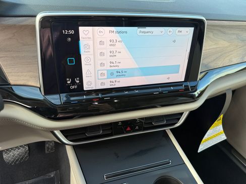 New 2026 Volkswagen Atlas SE image 12