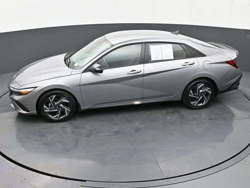 Certified 2025 Hyundai Elantra Sport image 37