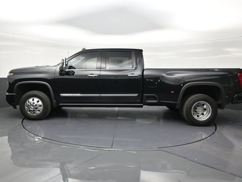 Used 2025 Chevrolet Silverado 3500 High Country w/ High Country Premium Package AWD/4WD image 2