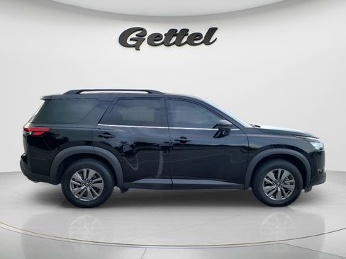 Used 2024 Nissan Pathfinder SV FWD image 3