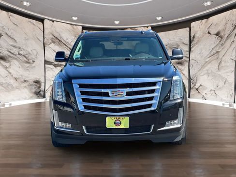 Used 2017 Cadillac Escalade Premium Luxury image 2