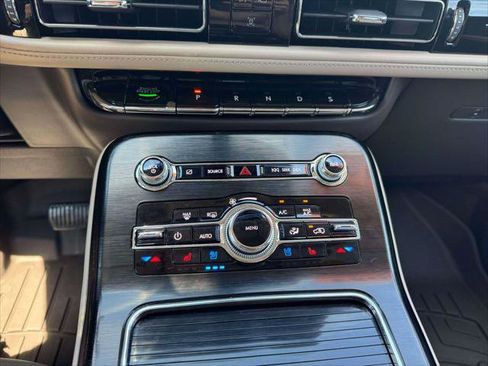 Used 2022 Lincoln Nautilus Reserve AWD/4WD image 32