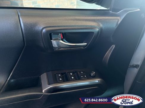 Used 2020 Toyota Tacoma TRD Off-Road w/ Technology Package AWD/4WD image 9