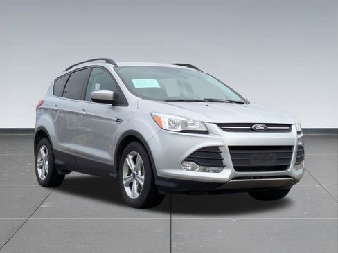 Used 2015 Ford Escape SE w/ Equipment Group 201A image 8