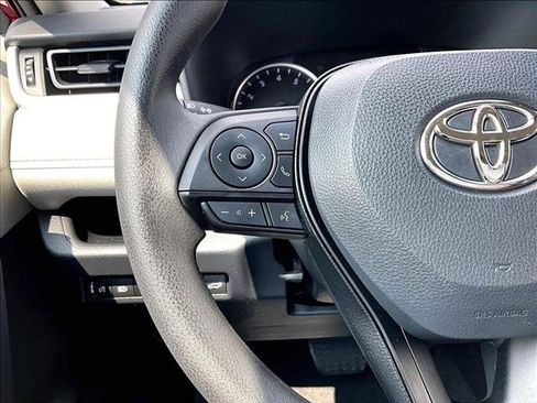 Used 2022 Toyota RAV4 XLE w/ Convenience Package FWD image 18