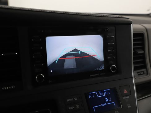 Used 2018 Toyota Sienna XLE w/ XLE Navigation Package image 25