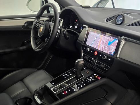 Certified 2026 Porsche Macan AWD/4WD image 29