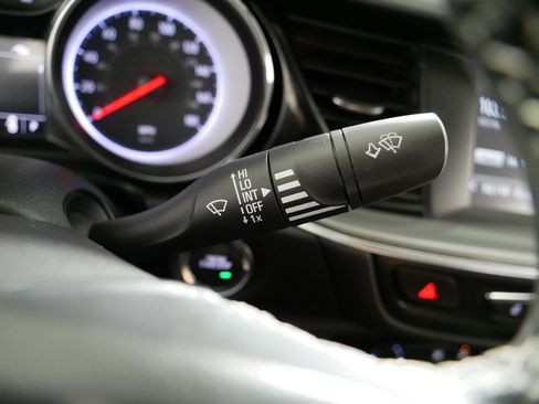 Certified 2018 Buick Regal Preferred FWD image 29