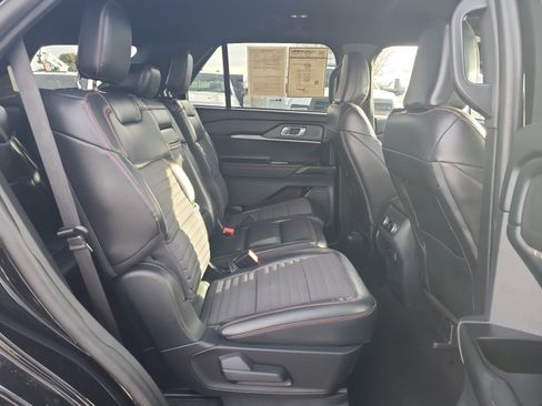 Used 2025 Ford Explorer ST-Line w/ ST-Line Street Pack image 28