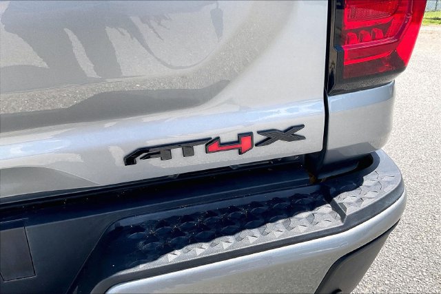 Used 2024 GMC Canyon AT4X AWD/4WD image 9