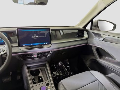 New 2025 Volkswagen Tiguan SE image 23