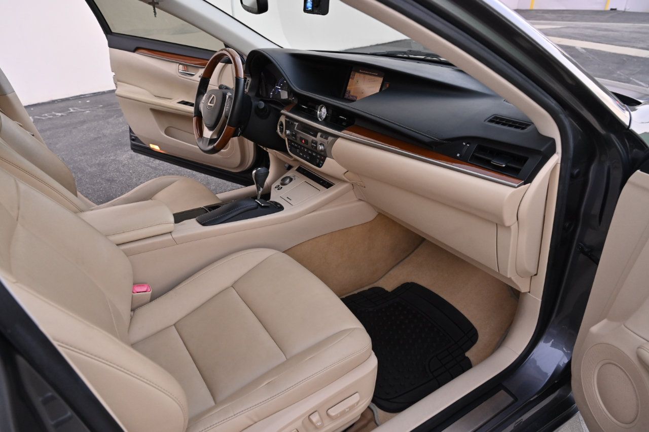 Used 2013 Lexus ES 300h w/ Premium Pkg FWD image 12