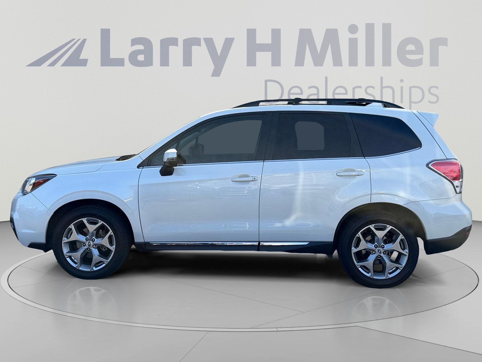 Used 2018 Subaru Forester 2.5i Touring AWD/4WD image 2