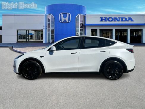 Used 2024 Tesla Model Y Long Range image 3