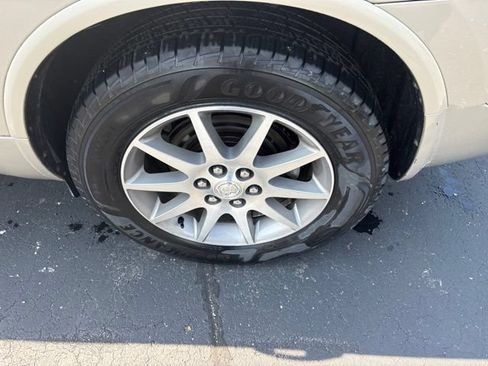 Used 2017 Buick Enclave Leather AWD/4WD image 10