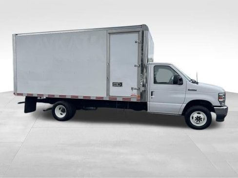 Used 2023 Ford E-450 and Econoline 450 Super Duty w/ Power Windows & Locks Group RWD image 2