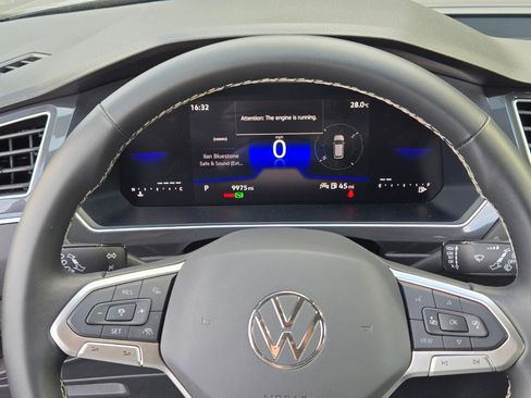 Used 2024 Volkswagen Tiguan S image 31