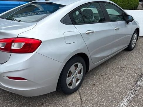 Used 2017 Chevrolet Cruze LS FWD image 3