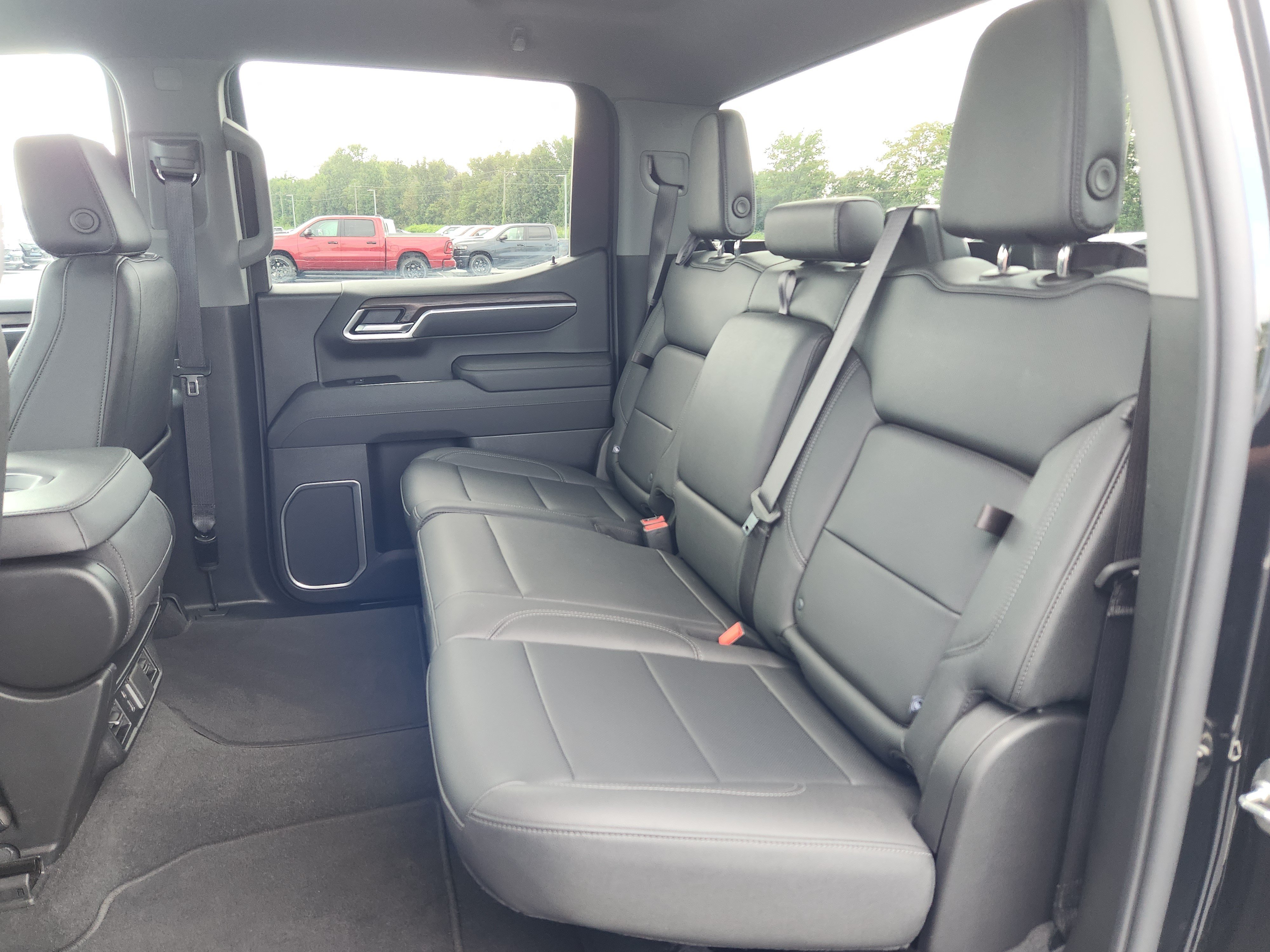 Used 2026 GMC Sierra 1500 SLT AWD/4WD image 12