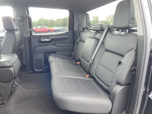 Used 2026 GMC Sierra 1500 SLT AWD/4WD image 12