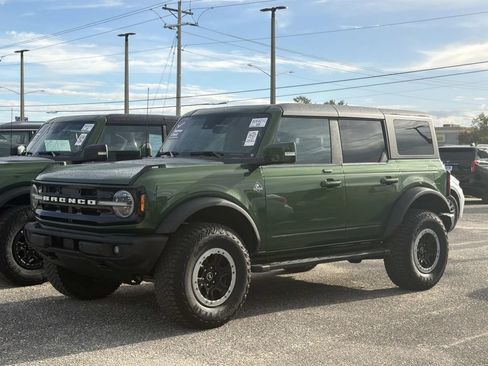 Used 2023 Ford Bronco Outer Banks w/ Sasquatch Package AWD/4WD image 1
