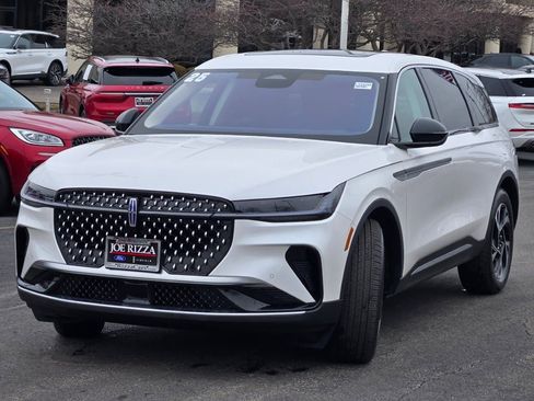 Used 2025 Lincoln Nautilus Premier w/ Equipment Group 102A image 4