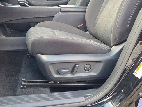 Used 2025 Nissan Rogue SV AWD/4WD image 22