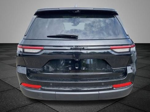 Used 2025 Jeep Grand Cherokee Limited w/ Luxury Tech Group II AWD/4WD image 11