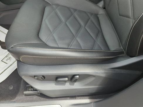 Used 2024 Volkswagen Atlas SE FWD image 37