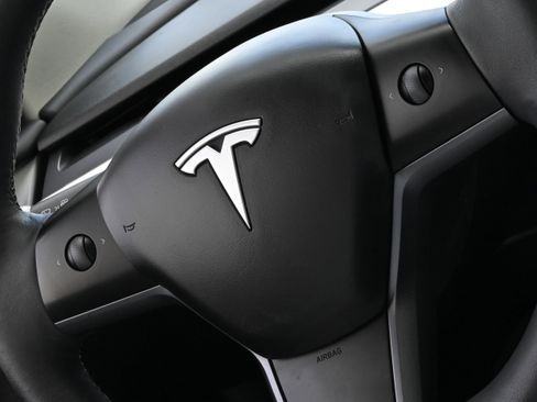 Used 2023 Tesla Model Y Long Range image 19