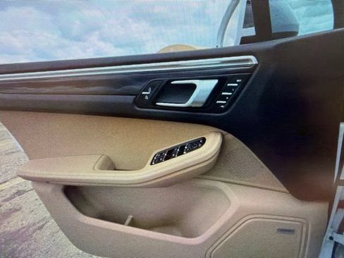 Used 2019 Porsche Macan AWD/4WD image 11