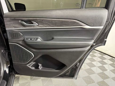 Used 2021 Jeep Grand Cherokee L Limited image 21