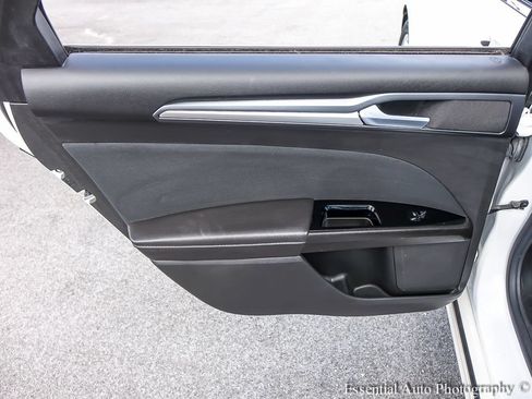 Used 2014 Ford Fusion SE FWD image 17