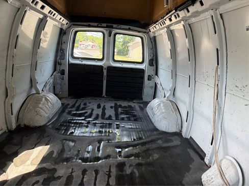 Used 2009 Chevrolet Express 2500 Extended RWD image 10