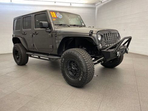 Used 2018 Jeep Wrangler Unlimited Sport S AWD/4WD image 3