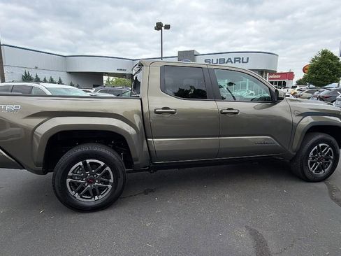Used 2024 Toyota Tacoma TRD Sport w/ TRD Sport Upgrade Package AWD/4WD image 3