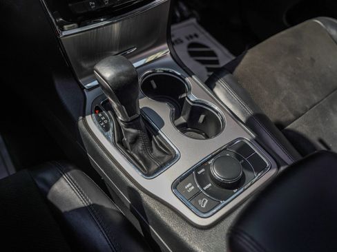 Used 2020 Jeep Grand Cherokee Altitude AWD/4WD image 23