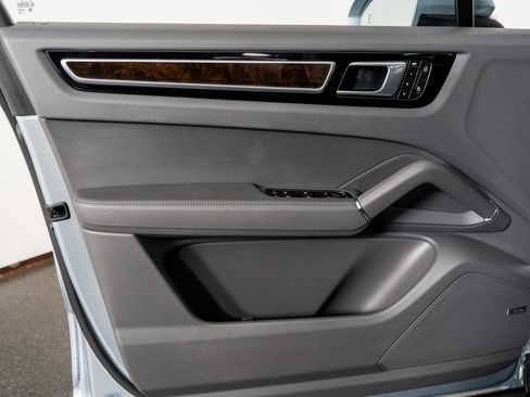 Used 2022 Porsche Cayenne S image 51