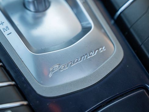 Used 2016 Porsche Panamera RWD image 38
