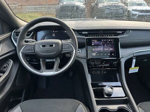 New 2025 Jeep Grand Cherokee Altitude image 20