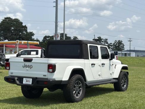 Used 2021 Jeep Gladiator Overland w/ Trailer Tow Package AWD/4WD image 6