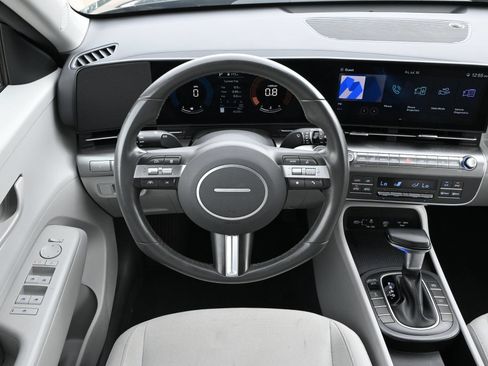 Used 2025 Hyundai Kona SEL AWD/4WD image 10