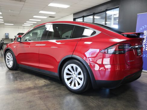 Used 2016 Tesla Model X 90D AWD/4WD image 9