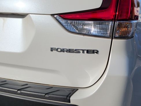 Used 2020 Subaru Forester Limited image 11
