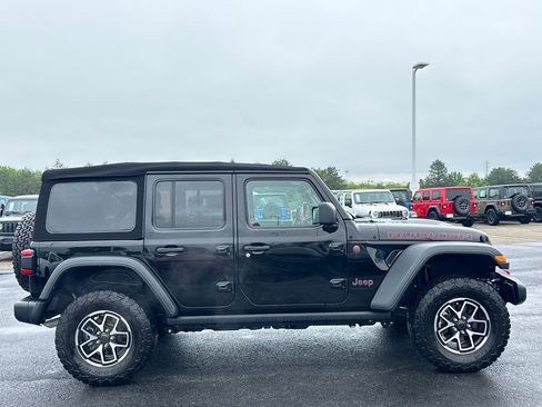 Used 2024 Jeep Wrangler Unlimited Rubicon w/ Technology Group AWD/4WD image 2