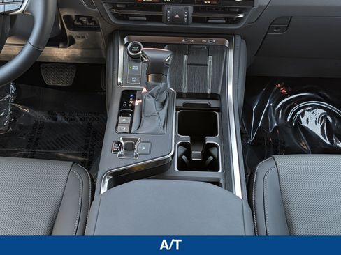 Used 2025 Lexus GX 550 w/ Accessory Package (Z1) AWD/4WD image 48